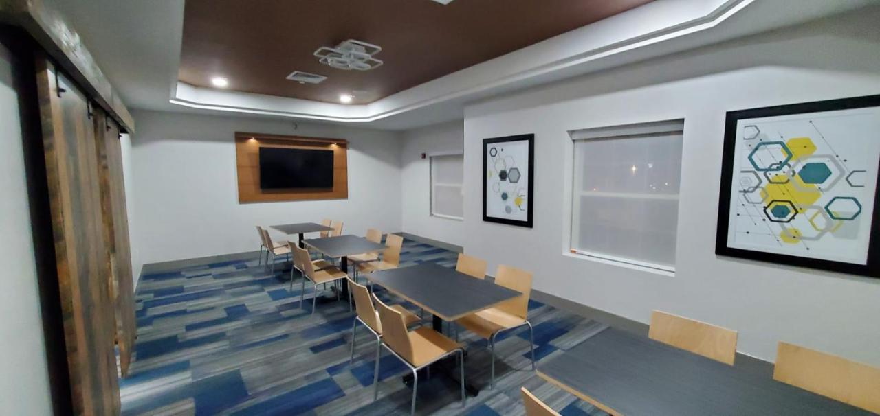 Holiday Inn Express & Suites Williamsburg By Ihg Exterior foto