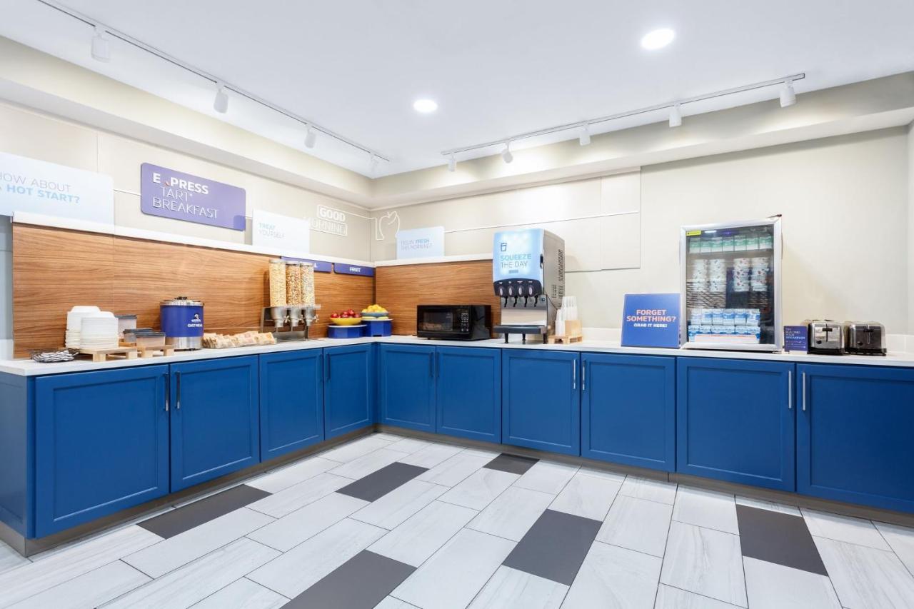 Holiday Inn Express & Suites Williamsburg By Ihg Exterior foto